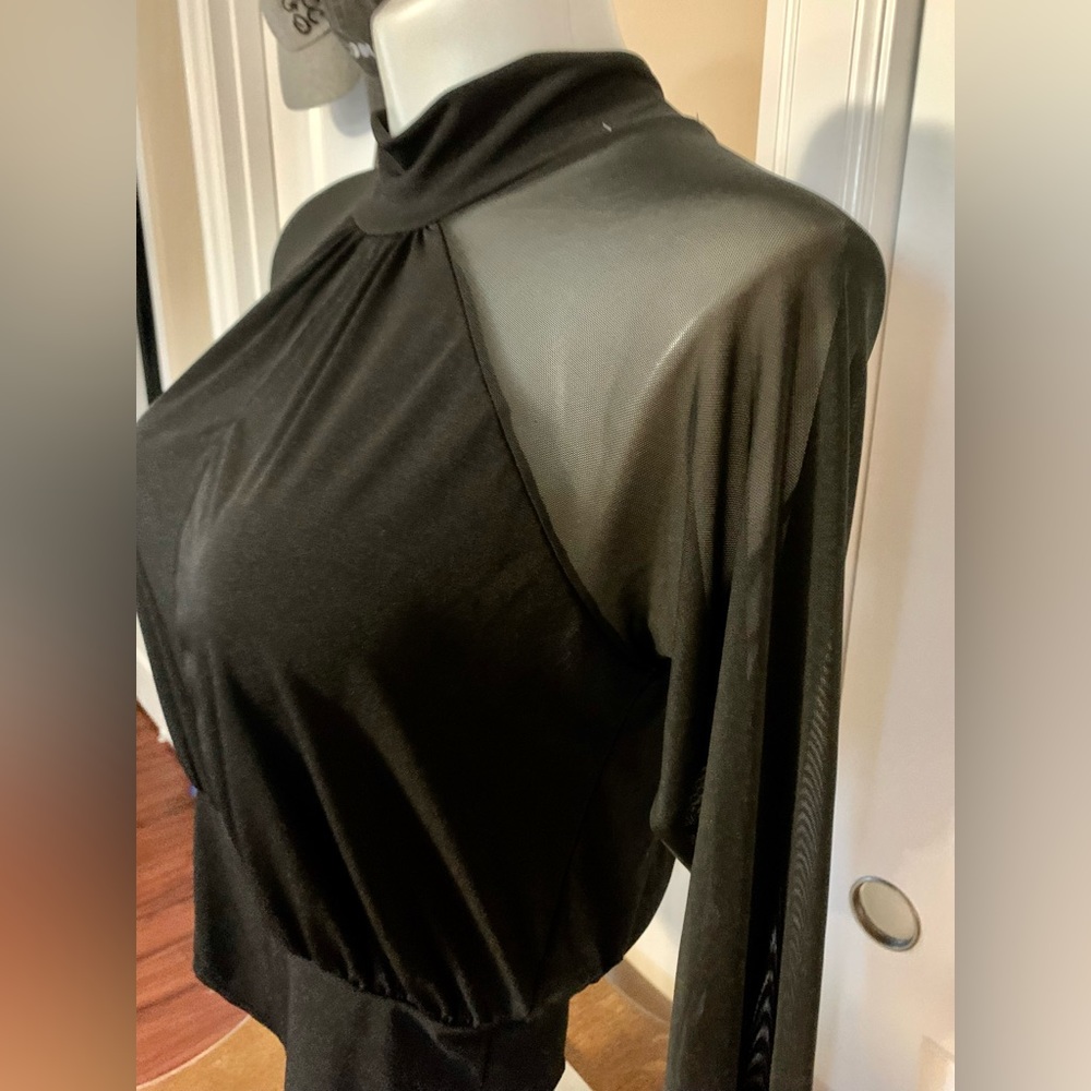 NWT BOOHOO HALTER STYLE BODYSUIT TOP. SHEER LONG SLEEVE. KEY HOLE FRONT. - Picture 3 of 11
